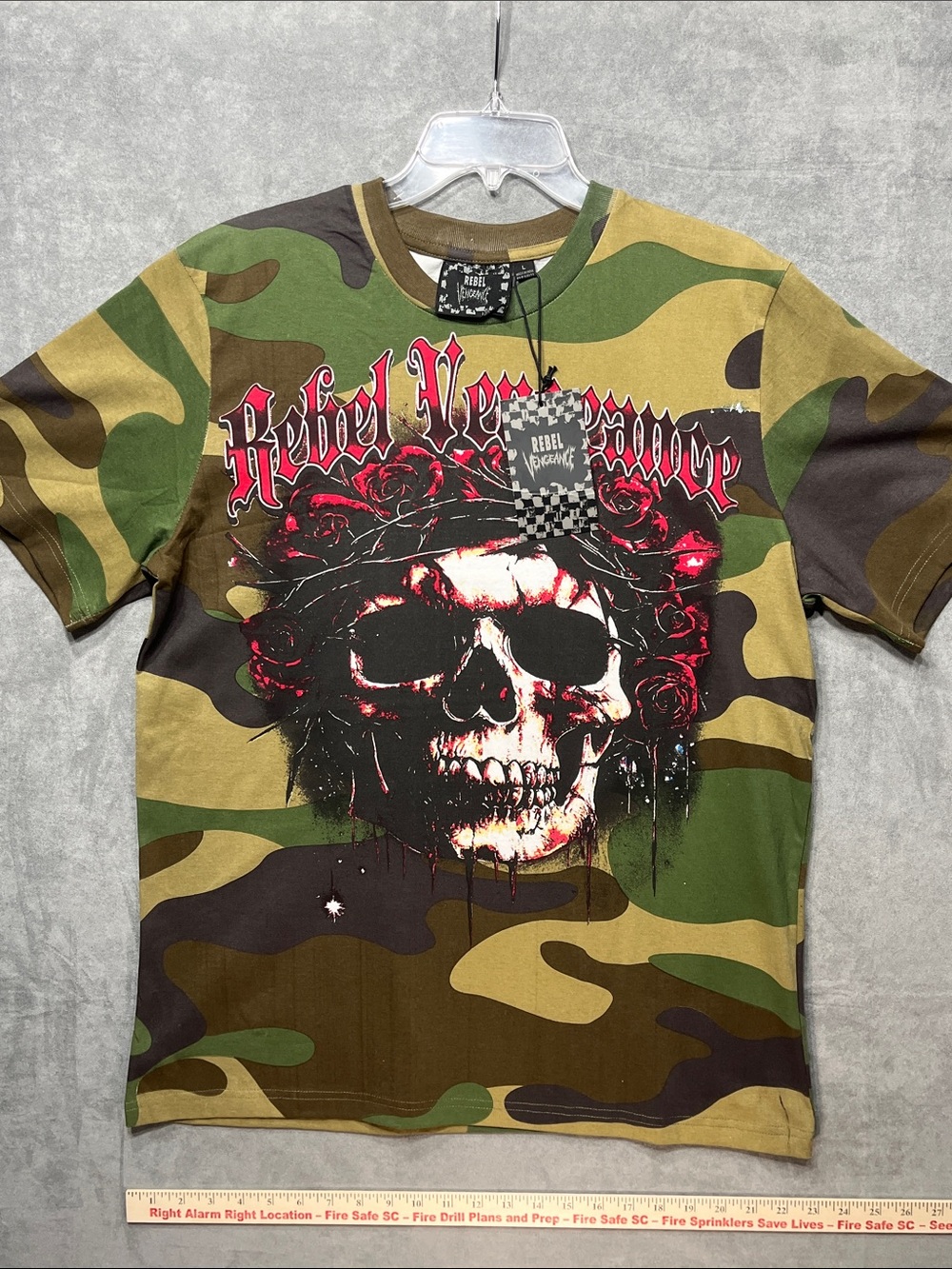 Rebel Vengeance Camo Skull Graphic T-Shirt NWT Large Gothic Streetwear
